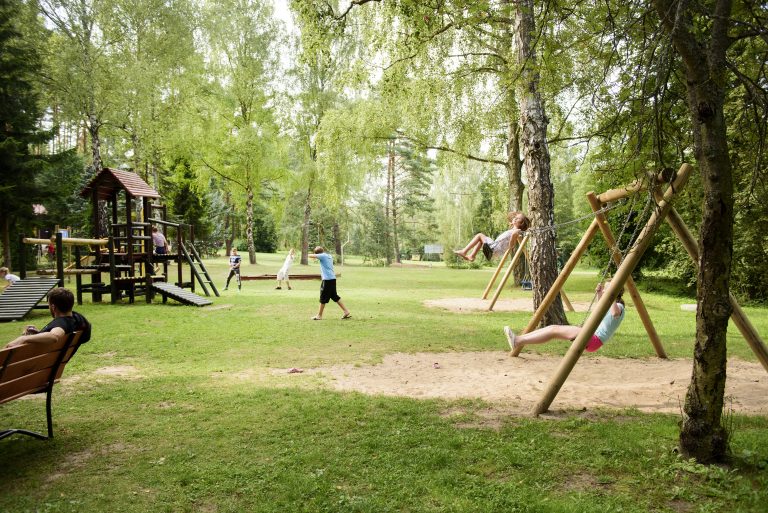 Kolonie i obozy